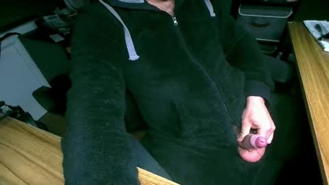 Snapshot of roughwonder chatting on January 7, 5:43 am Luke online show from January 7, 5:43 am