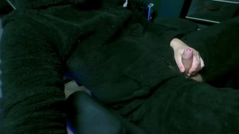 Snapshot of roughwonder chatting on January 13, 7:43 am Luke online show from January 13, 7:43 am