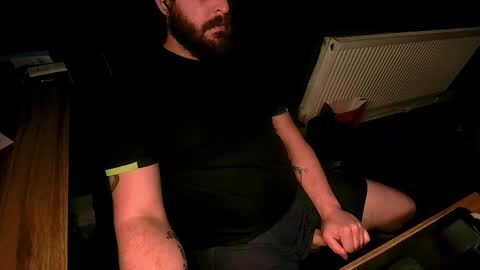 Snapshot of roughwonder chatting on October 13, 6:15 am Luke online show from October 13, 6:15 am