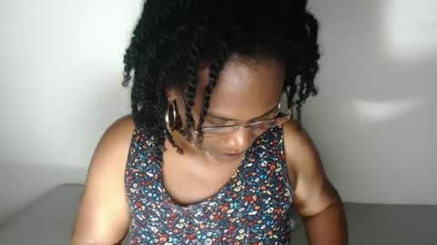 Snapshot of roushlove chatting on March 6, 1:05 am luxa online show from March 6, 1:05 am