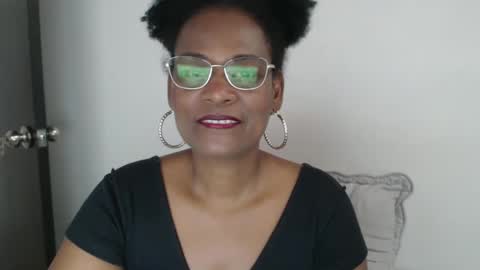 Snapshot of roushlove chatting on February 22, 9:15 pm luxa online show from February 22, 9:15 pm