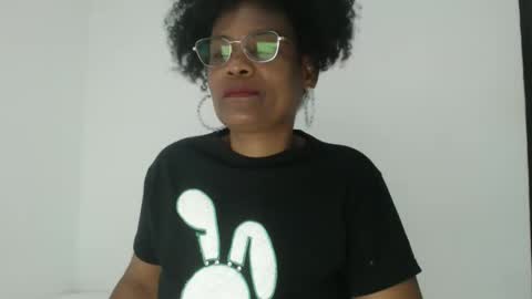 Snapshot of roushlove chatting on October 7, 2:29 am luxa online show from October 7, 2:29 am