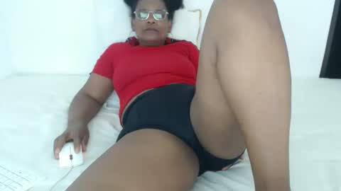 Snapshot of roushlove chatting on October 25, 5:57 pm luxa online show from October 25, 5:57 pm