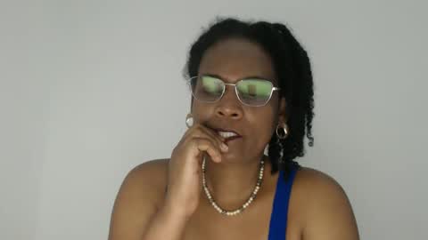 Snapshot of roushlove chatting on October 15, 4:19 pm luxa online show from October 15, 4:19 pm