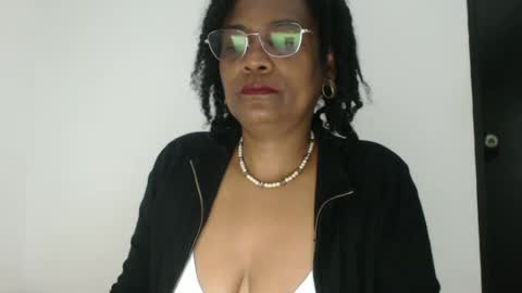 Snapshot of roushlove chatting on October 13, 12:56 am luxa online show from October 13, 12:56 am