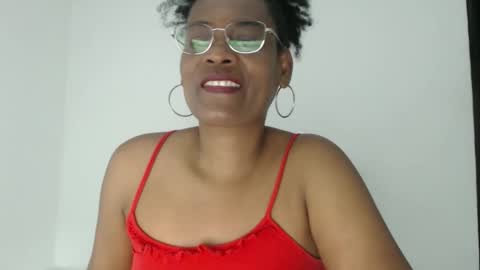 Snapshot of roushlove chatting on October 27, 12:05 pm luxa online show from October 27, 12:05 pm