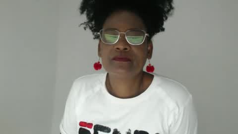 Snapshot of roushlove chatting on November 1, 1:54 pm luxa online show from November 1, 1:54 pm