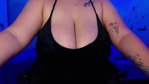 Snapshot of rousrossell_4 chatting on December 7, 10:01 pm Call me Rous  online show from December 7, 10:01 pm
