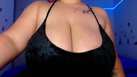 Snapshot of rousrossell_4 chatting on December 8, 1:19 am Call me Rous  online show from December 8, 1:19 am
