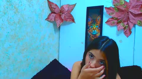 Snapshot of rousse_violet chatting on January 29, 12:01 am rousse_violet online show from January 29, 12:01 am