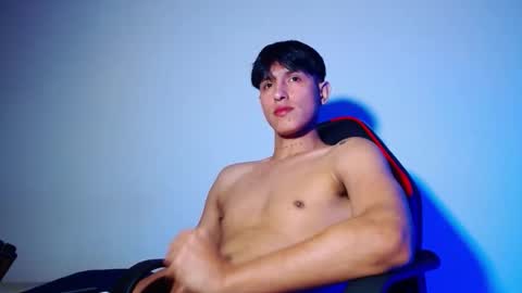 rowanboy23 online show from November 18, 2:36 am