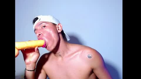 rowanboy23 online show from June 1, 10:44 pm