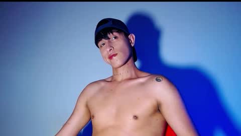 rowanboy23 online show from December 15, 1:34 am