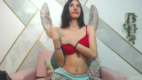   online show from February 4, 10:45 pm