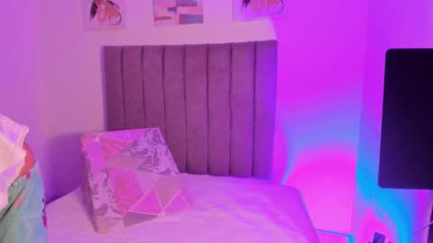 Roxane online show from January 10, 1:05 pm