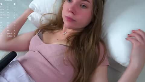 Snapshot of roxannastoo chatting on October 15, 1:42 am Kate online show from October 15, 1:42 am