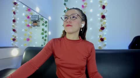 roxanne online show from September 18, 8:02 pm