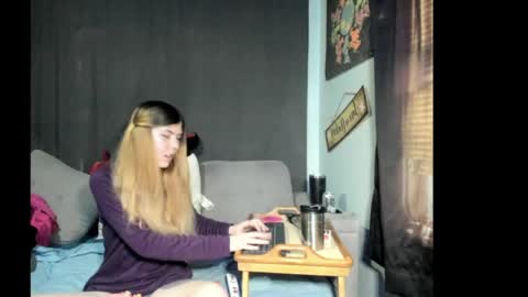 roxihazeleyes online show from April 5, 6:16 pm