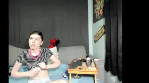 roxihazeleyes online show from March 25, 12:06 am