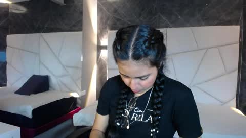 Roxxy  online show from June 8, 2:12 am