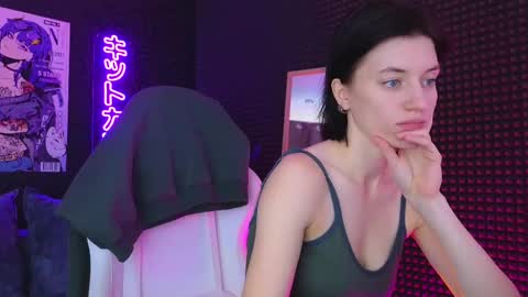 roxy_riot_ online show from March 7, 4:34 am