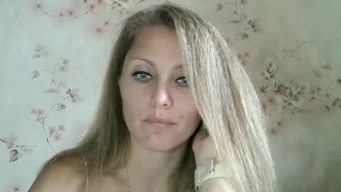 roxyfox18x01 online show from October 7, 5:58 am