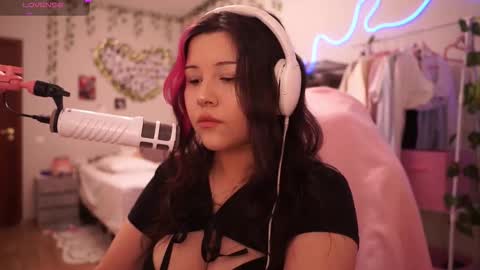 roxysuh online show from March 23, 7:13 am