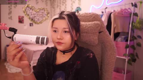 roxysuh online show from February 15, 7:10 am