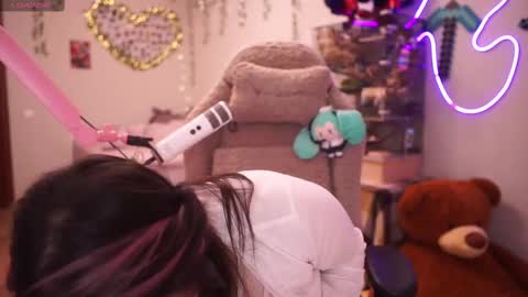 roxysuh online show from November 10, 8:17 am