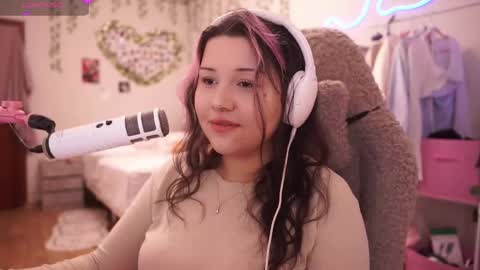 roxysuh online show from April 16, 7:41 am