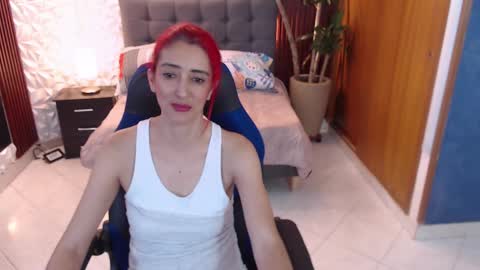ruby_your_milf online show from March 12, 9:45 pm