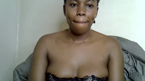 Snapshot of ruemiles chatting on September 19, 3:21 am Rue online show from September 19, 3:21 am
