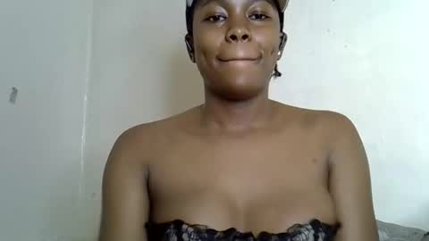 Snapshot of ruemiles chatting on September 22, 3:32 am Rue online show from September 22, 3:32 am