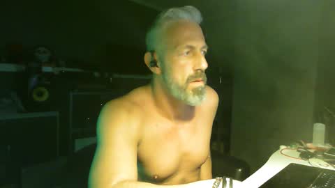 Chico que rico Caliente online show from September 17, 7:56 am