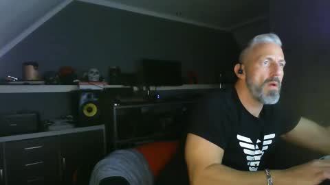 Chico que rico Caliente online show from February 16, 12:30 am