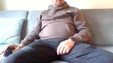 runner_1978 online show from December 2, 11:08 am