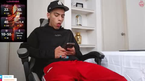  R U S S E L L  online show from February 1, 3:20 pm