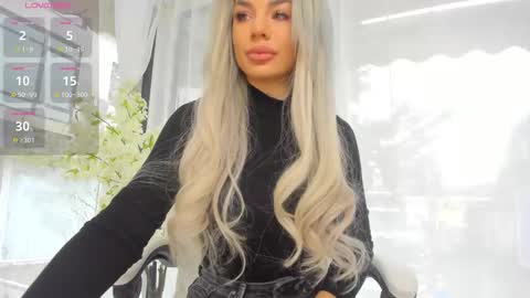 Ava online show from December 14, 8:20 am