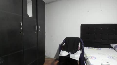 ryan_xc1 online show from March 6, 7:29 am