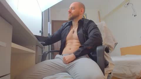 Ryanstone  online show from April 4, 5:47 am