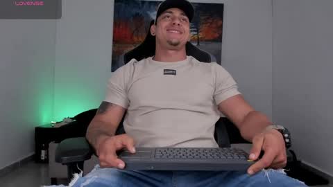 ryanwhite3 online show from March 23, 12:37 am