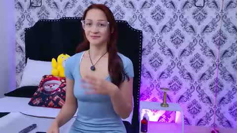 Saara Brown online show from November 25, 12:15 pm