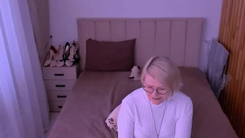Sabrina MacMarren online show from June 2, 6:21 pm