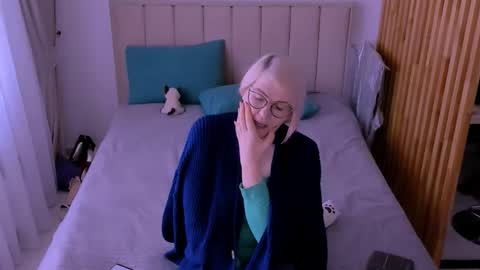 Sabrina MacMarren online show from March 7, 11:32 am