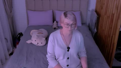 Sabrina MacMarren online show from March 16, 5:06 pm