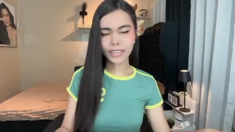 sabrinamadonna54 online show from June 20, 7:25 am