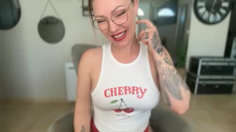 sacha__xx online show from April 16, 11:32 am