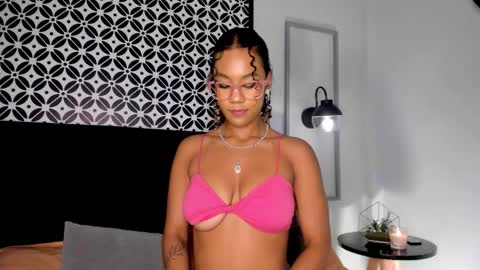 Snapshot of sade_jackson1 chatting on October 15, 5:22 am Sophie online show from October 15, 5:22 am