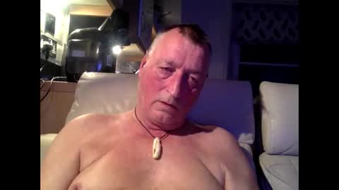 sail_naked online show from December 18, 9:10 pm