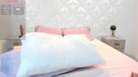 salem_rose01 online show from February 6, 10:45 pm